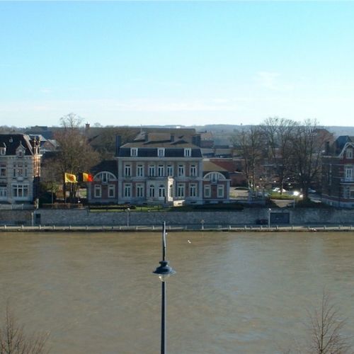 Namur, la Meuse et l'Elysette, gouvernement wallon, face à l'Institut Destrée (c) M-A Delahaut